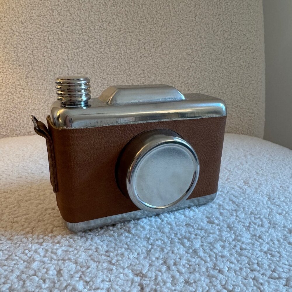 Camera Flask - Picture 2 of 8